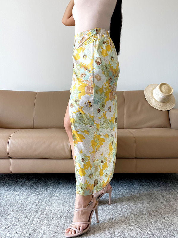 Floral Slit Skirt/Falda Larga de Flores - Left side view